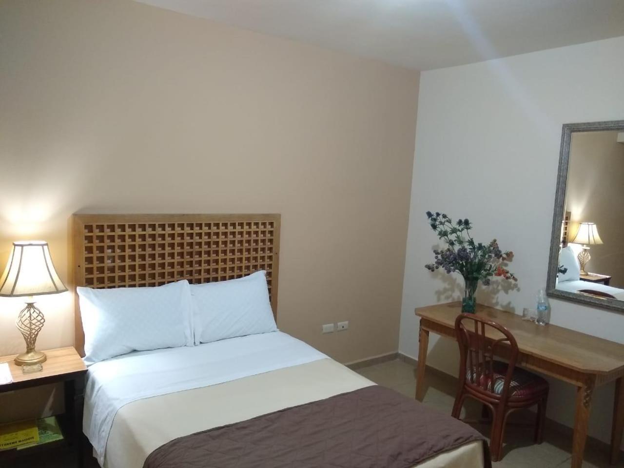 Hotel El Dorado Sabinas Eksteriør billede