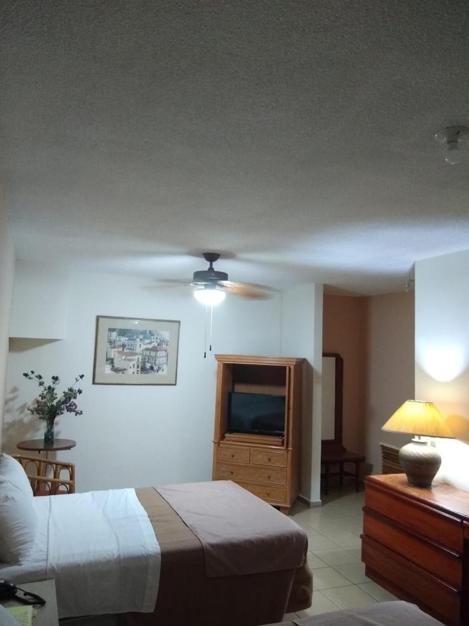 Hotel El Dorado Sabinas Eksteriør billede