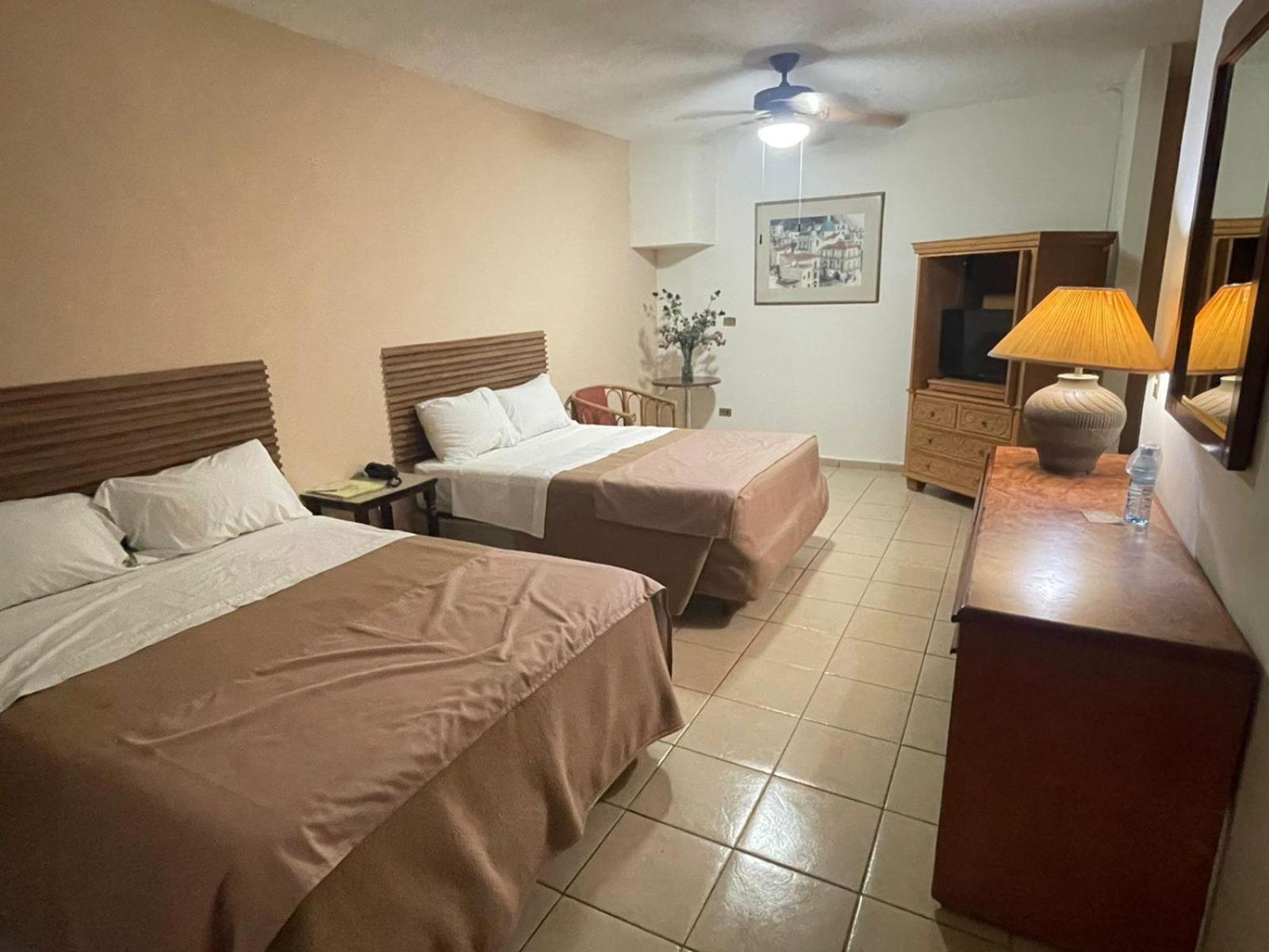 Hotel El Dorado Sabinas Eksteriør billede