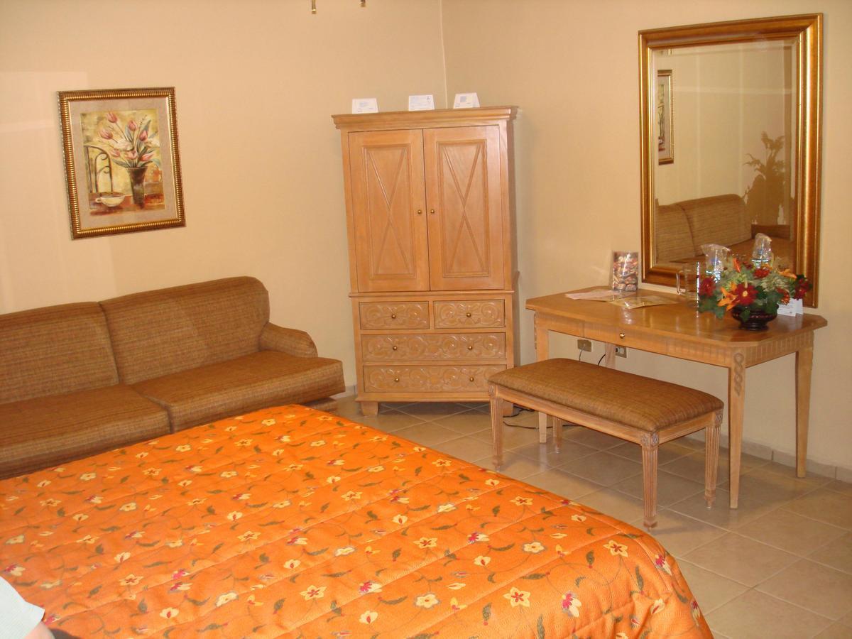 Hotel El Dorado Sabinas Eksteriør billede