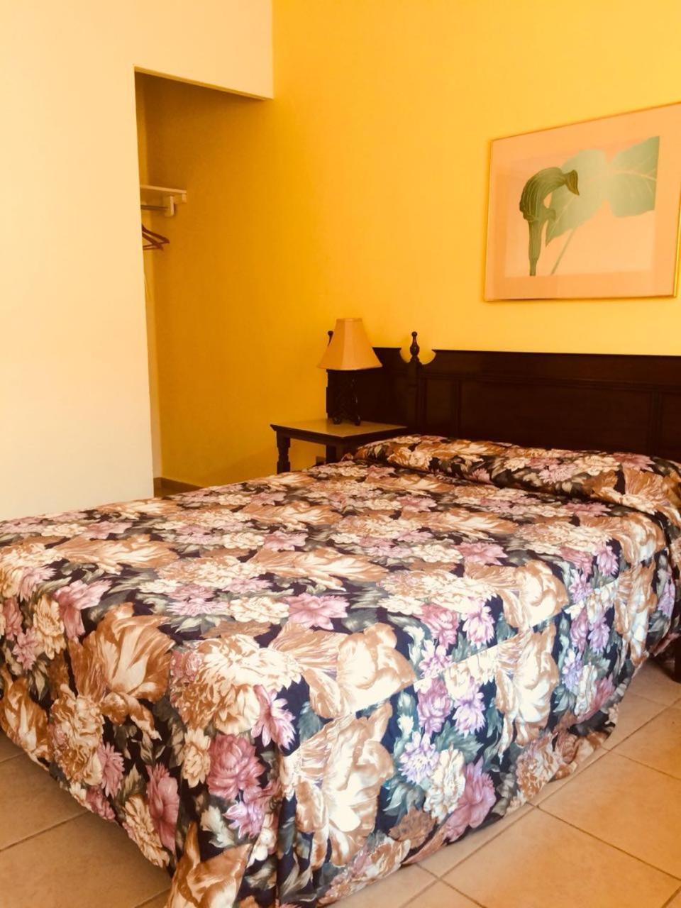Hotel El Dorado Sabinas Eksteriør billede